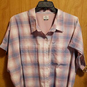 Plaid short sleeve shirt.